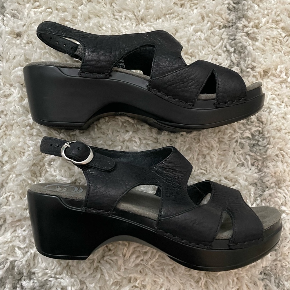 LIKE NEW Dansko (36) heeled sandals